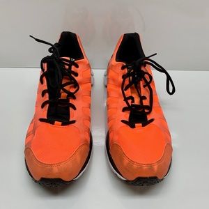 Men’s Reebok size 12. Needs insole.